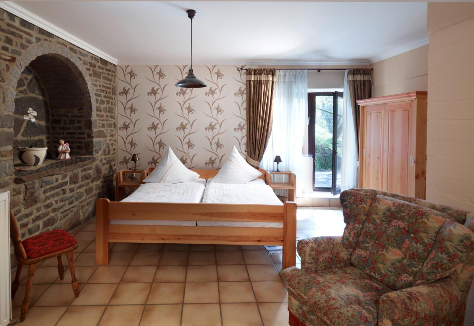 Hotel Haus Kylltal Zendscheid エクステリア 写真